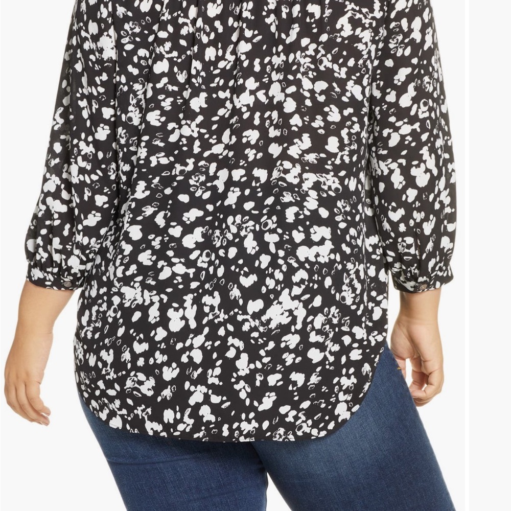 Vince Camuto Modern Speckle Black and White Printed Top
